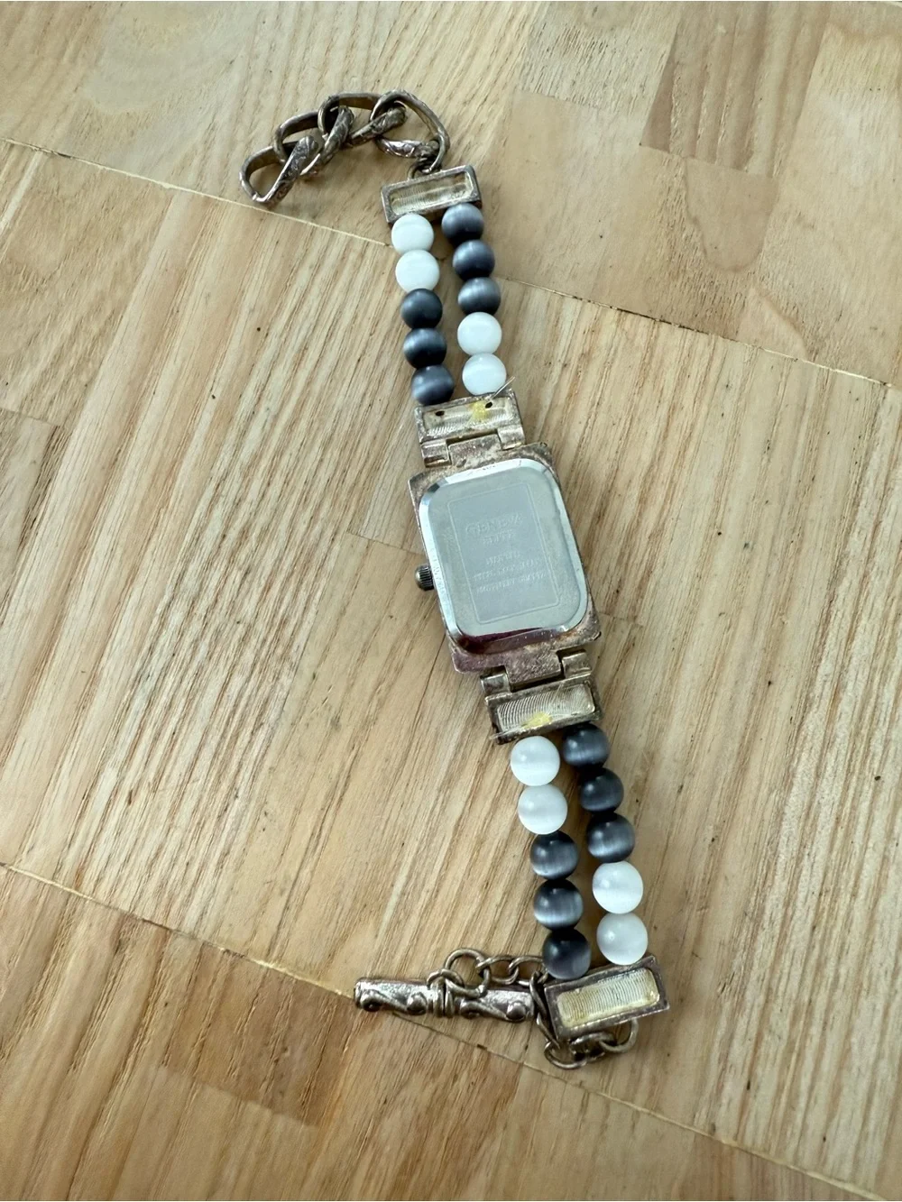 Geneva elite ladies silver tone beaded bracelet watch NEW BATTERY